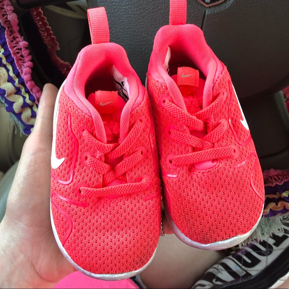 Nike pink toddler tennis shoes